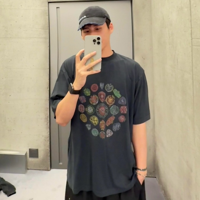 balenciaga logo print t-shirt